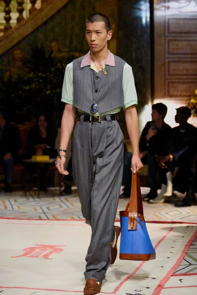 Look 54